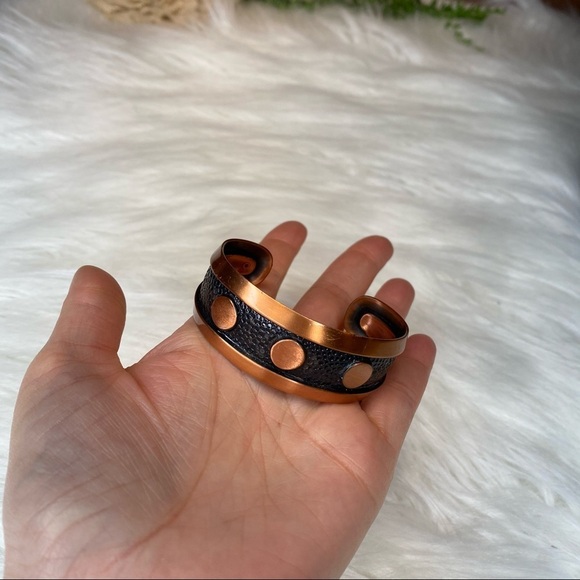 Vintage Copper Bell Marked Black & Copper Modern Textured Bangle Bracelet - Picture 3 of 9